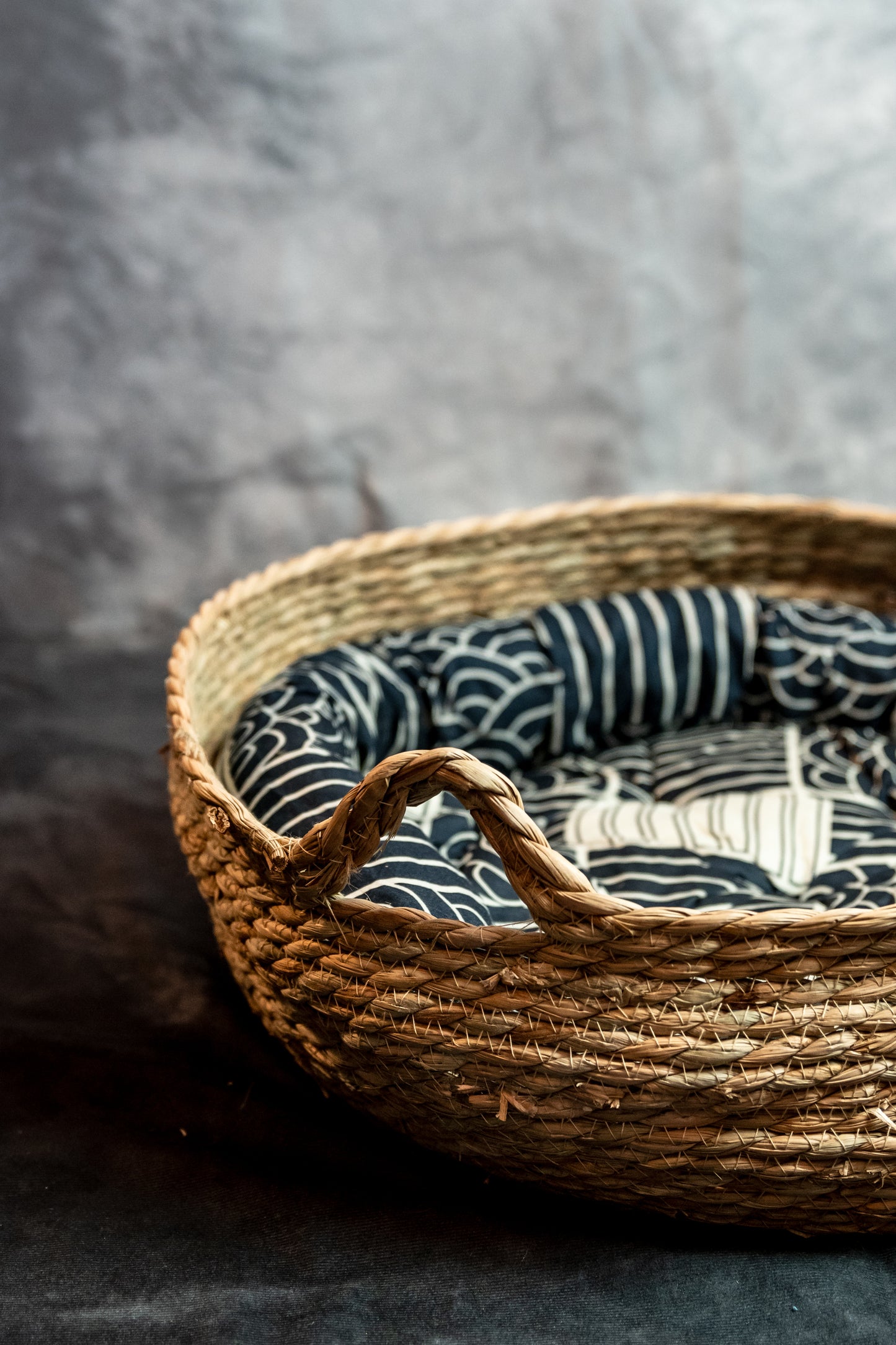 Wicker bed funny ears white and blue