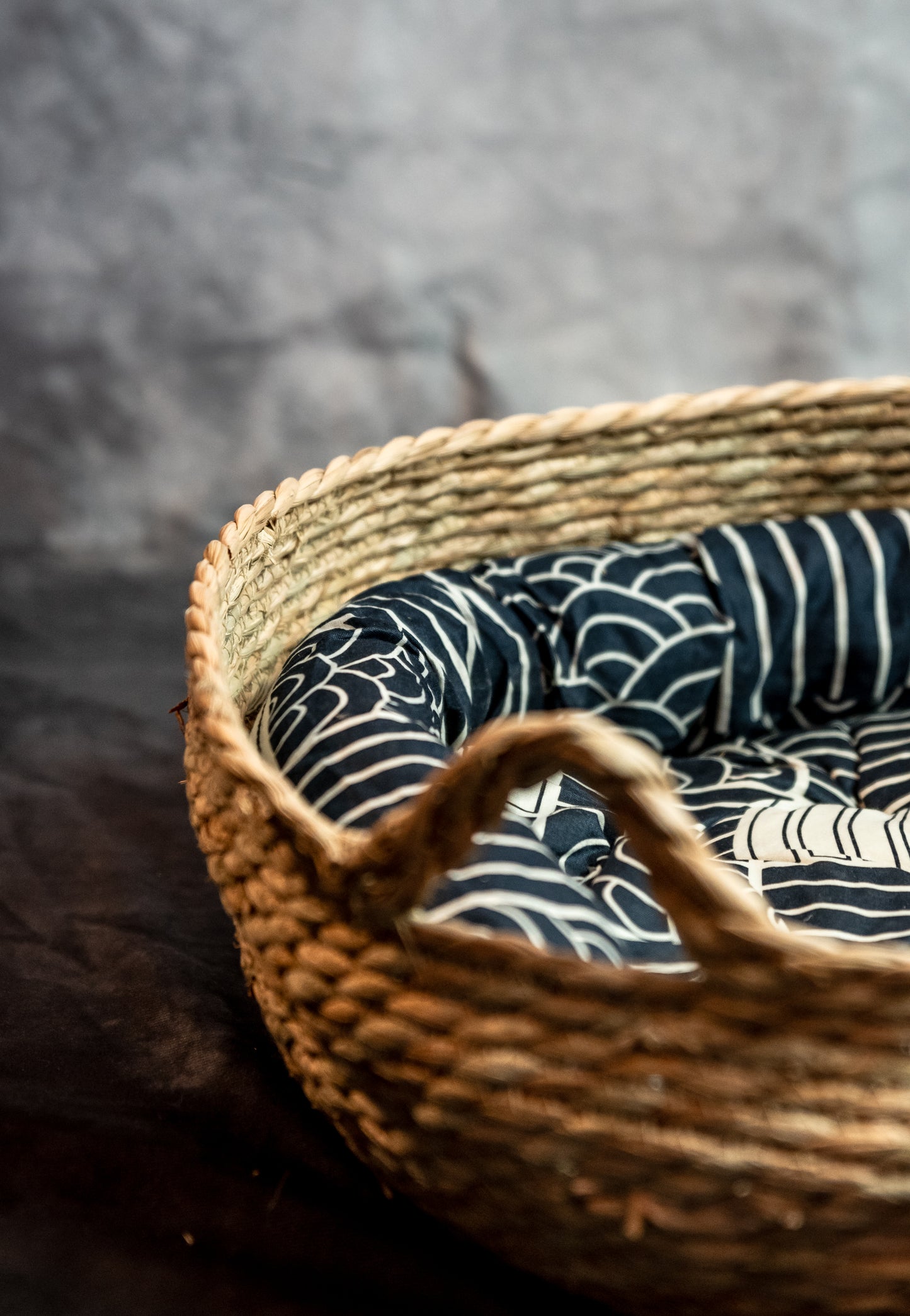 Wicker bed funny ears white and blue