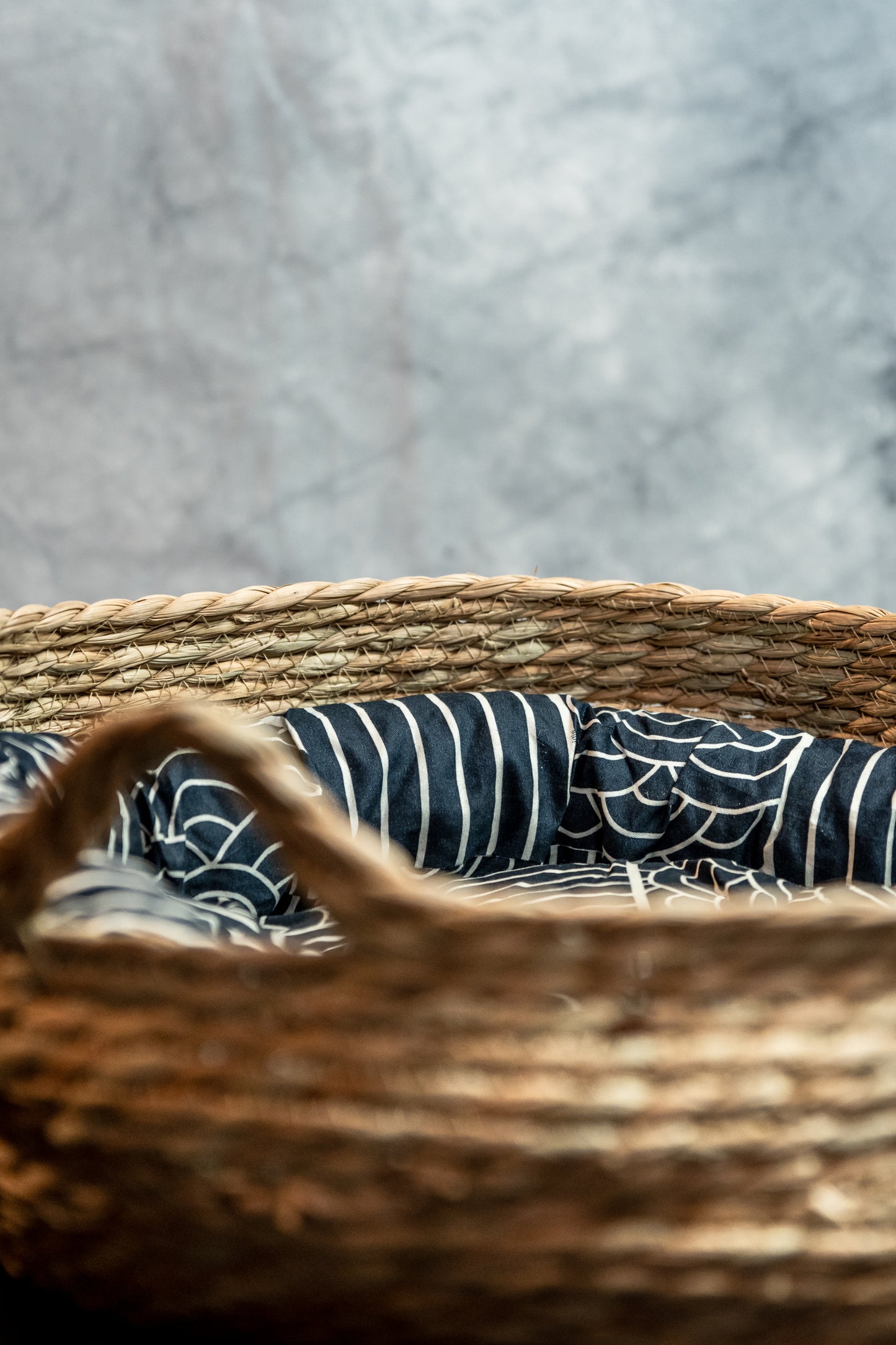 Wicker bed funny ears white and blue