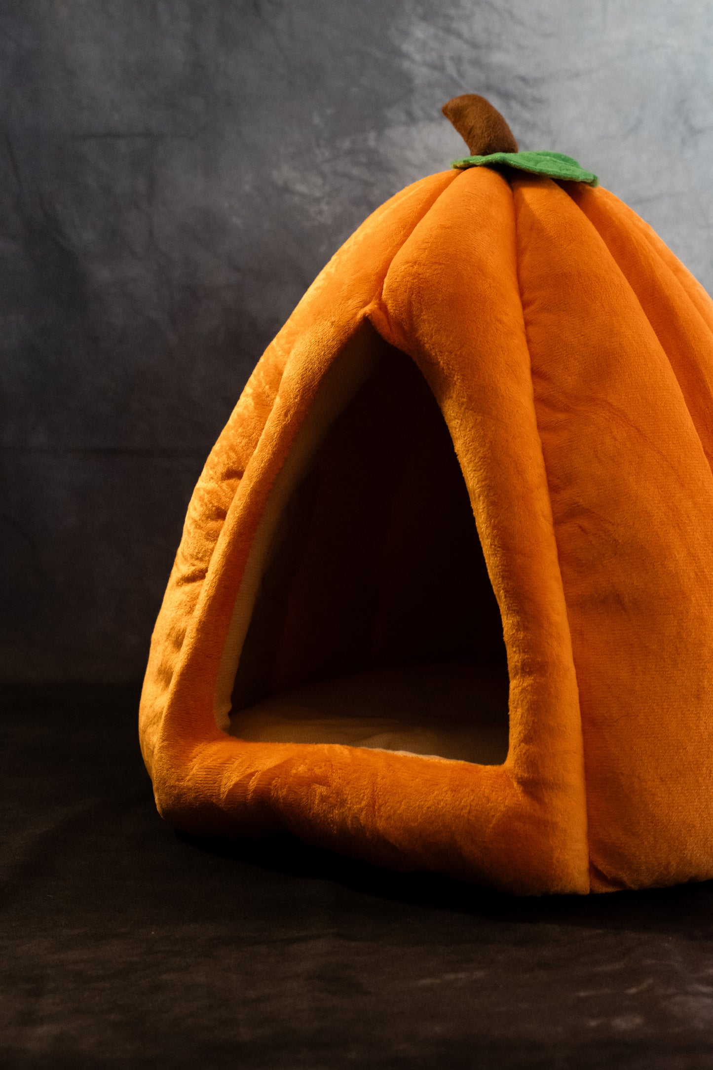 Pumpkin shaped bed