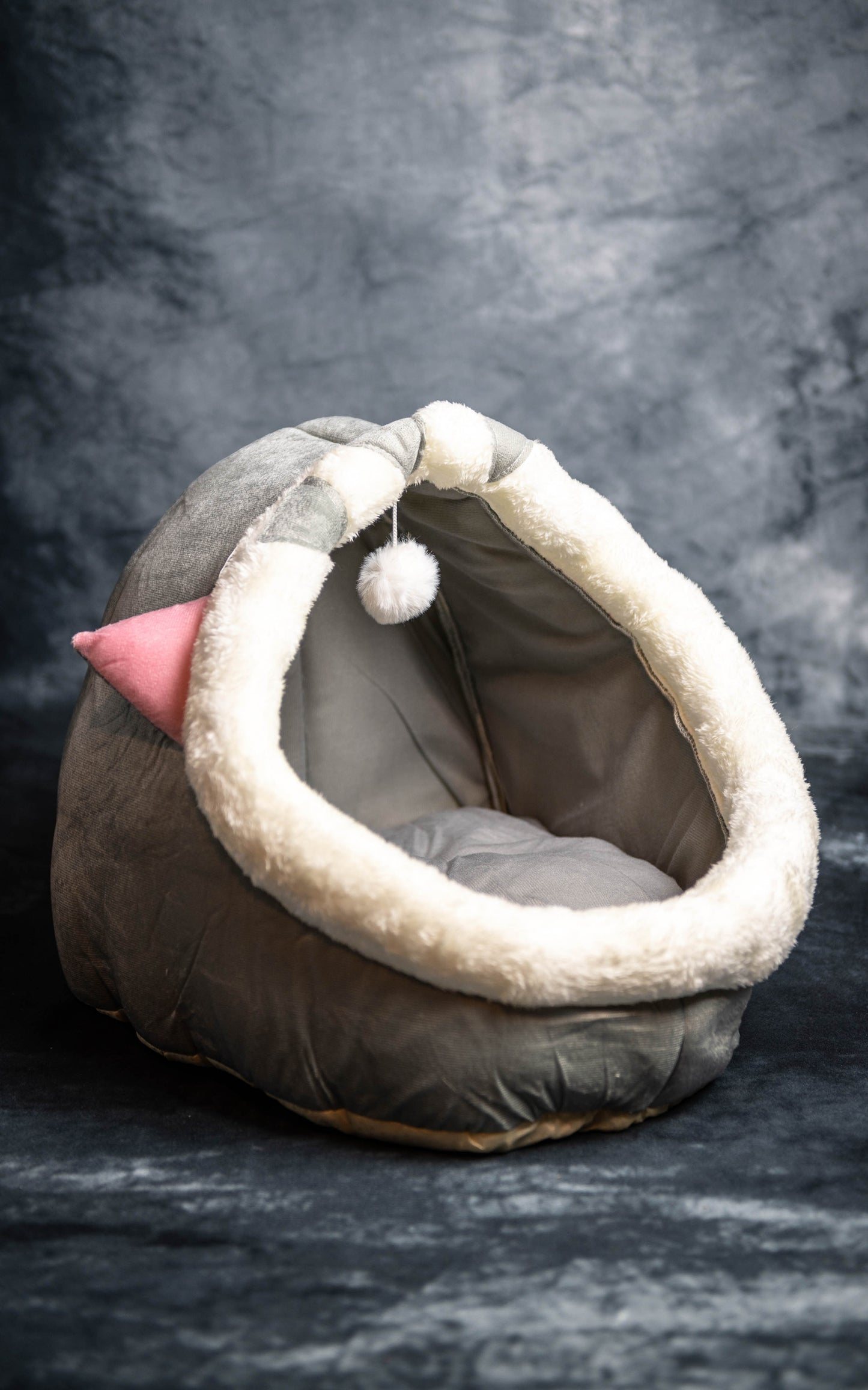 Igloo cat bed