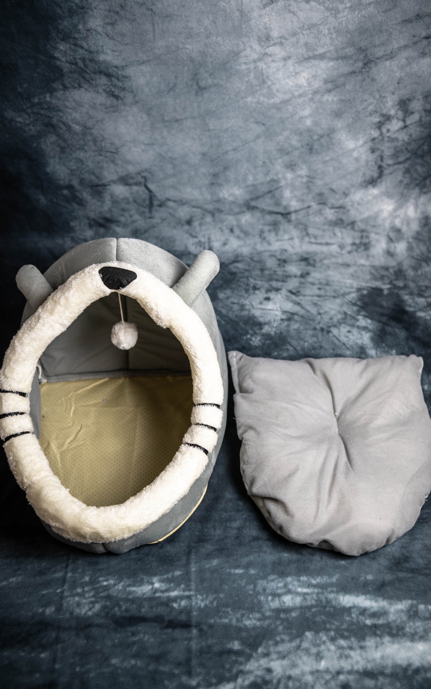 Igloo cat bed